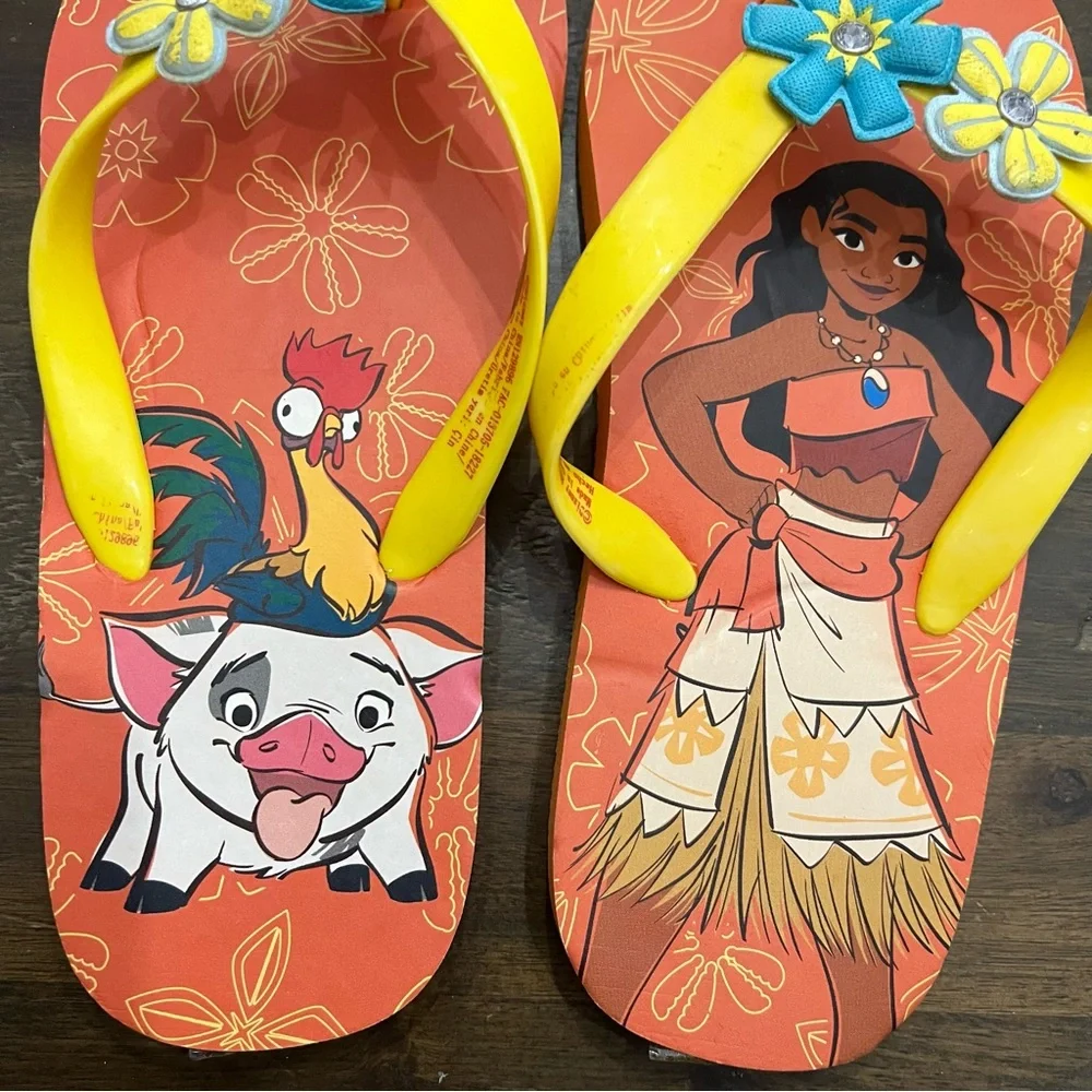 ✅ Disney Princess Moana flip flops kids size large